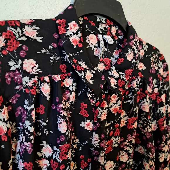 Elle floral button down blouse. XLarge - Picture 3 of 11